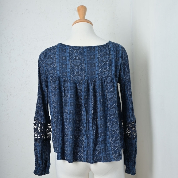 Hollister | Blue bohemian pattern with cut out lace sleeves - Picture 3 of 12